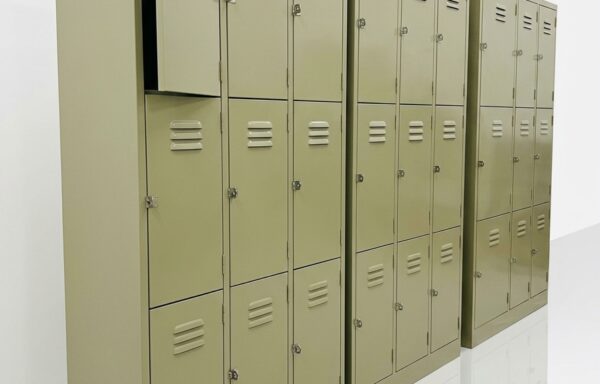 Casillero Metalico de 9 Puertas con espera para candado.